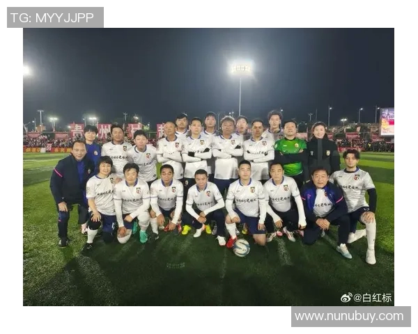 足球明星与孩子们的欢乐互动瞬间揭秘谁是幕后主角